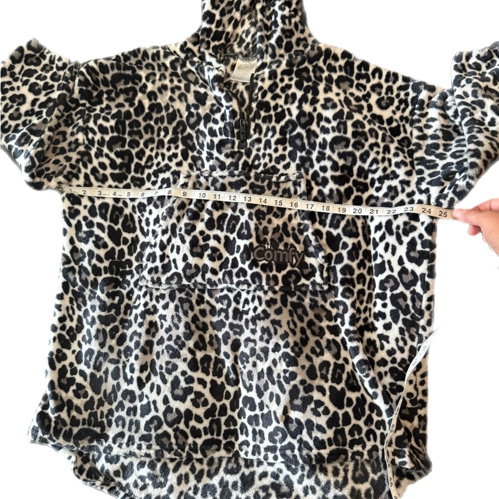 Leopard Print The Comfy OSFA in White and Black - Picture 7 of 8